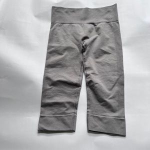 Lululemon Crop Leggings Compression Sz 8 Gray Solid Capri Gym Workout Wide Waist